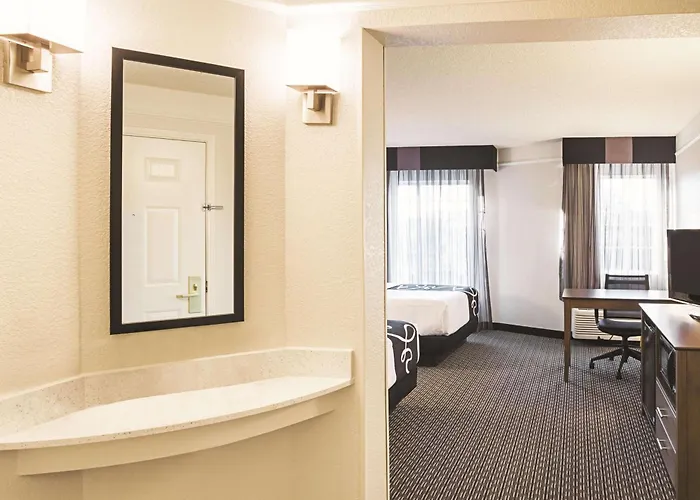 La Quinta By Wyndham Worth North Hotel