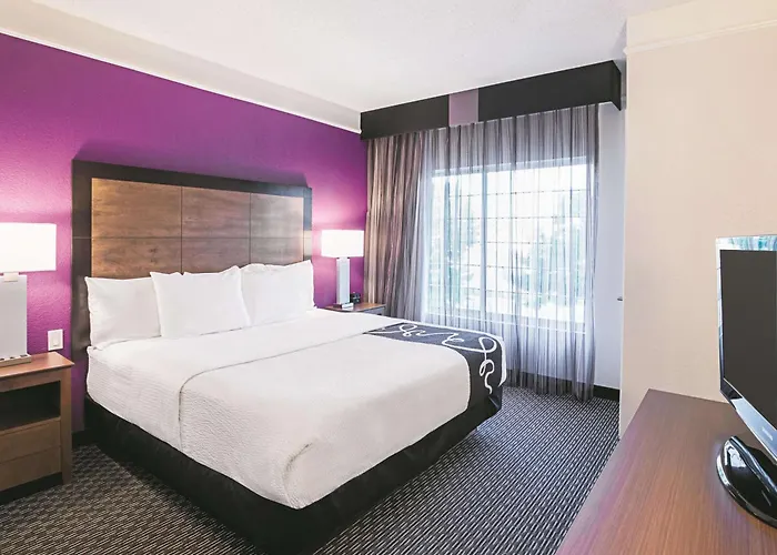 La Quinta By Wyndham Worth North Hotel