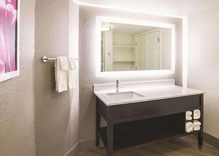 Hotel La Quinta By Wyndham Worth North 3*