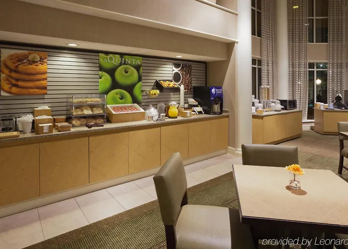 La Quinta By Wyndham Worth North Hotel