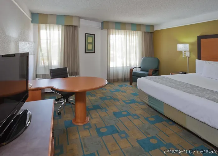La Quinta By Wyndham Worth North